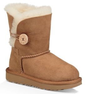 Bailey Button Chestnut Uggs